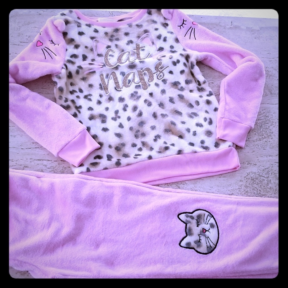 😻 Puur-fect cozy jammies 😻